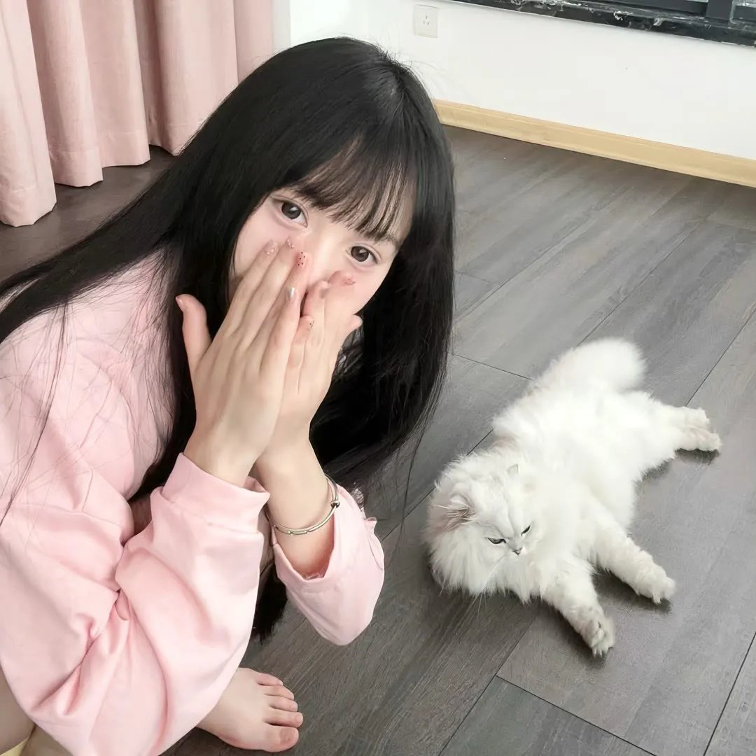 热裤荡女